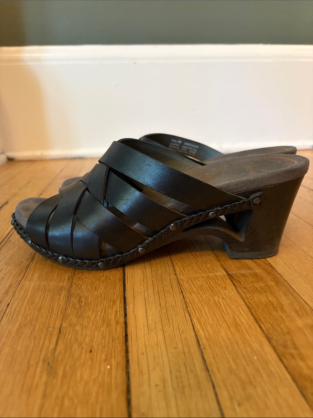 Dansko Tory Black Woven Leather Clog Mules size 8